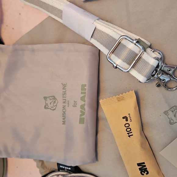 MAISON KITSUNE, Women's cross body And Travel Kit. - Picture 10 of 16